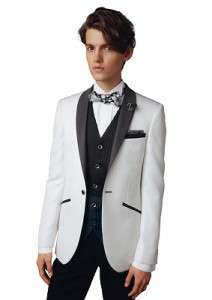 タキシード　白　黒　新郎　結婚式　レンタル