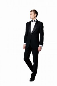 タキシード　黒　ブラックタイ　新郎　結婚式