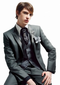 タキシード　グレー　新郎　結婚式