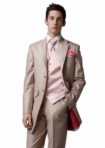 タキシード　シャンパン　ベージュ　新郎　結婚式