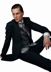 タキシード　黒　新郎　結婚式