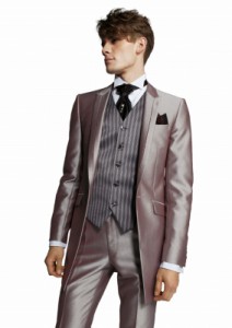 タキシード　ピンク　新郎　結婚式