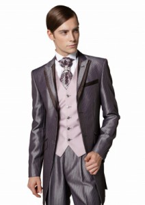 タキシード　ピンク　新郎　結婚式