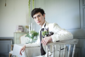 タキシード　モーニング　レンタル　結婚式　新郎　白　ホワイト　おしゃれ　シンプル