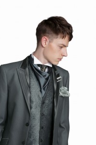 タキシード　レンタル　結婚式　新郎　グレー