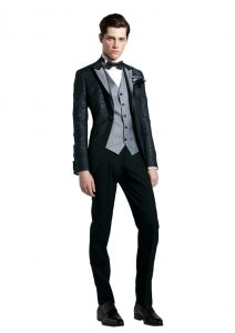 結婚式で新郎がレンタルするおしゃれなタキシード