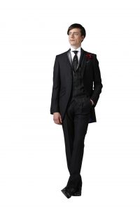 結婚式で新郎がレンタルするシンプルタキシード