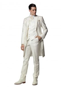 結婚式で新郎がレンタルする白いフロックコート