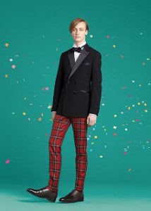 結婚式で新郎がレンタルするカジュアルなタキシード