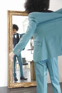 結婚式で新郎がレンタルするグリーンのタキシード