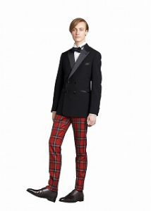 結婚式で新郎がレンタルする王道のブラックタキシード