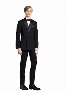 結婚式で新郎がレンタルする王道のブラックタキシード