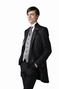 結婚式で新郎がレンタルするシンプルなタキシード
