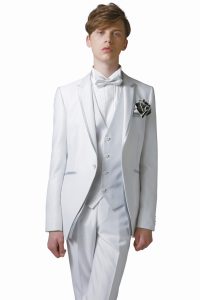 結婚式で新郎がレンタルする白いタキシード20335