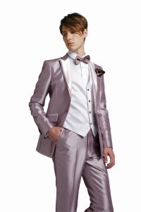 結婚式で新郎がレンタルするシンプルなタキシード