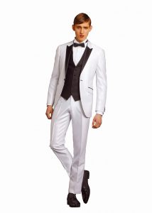 結婚式で新郎がレンタルするシンプルなタキシード20326