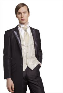 タキシードの印象を変えるチェンジベスト718