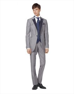 新郎が結婚式でレンタルするシンプルなチェックのタキシード91001