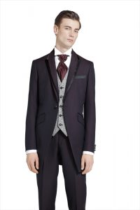 新郎が結婚式でレンタルするシンプルなタキシード20381