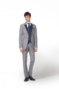 結婚式で新郎がレンタルするパーソナルセレクトのタキシード