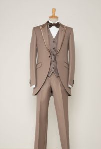 ニュアンスカラードレスとタキシード