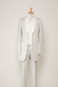 ニュアンスカラードレスとタキシード