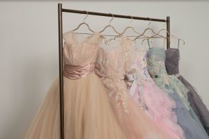 ニュアンスカラードレスとタキシード